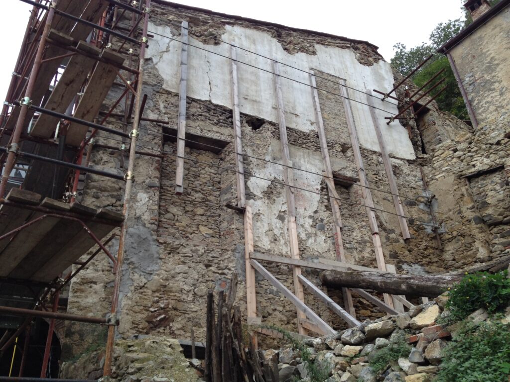 MESSA IN SICUREZZA BORGO CONVALLE A SEGUITO DI CROLLO2 2011
