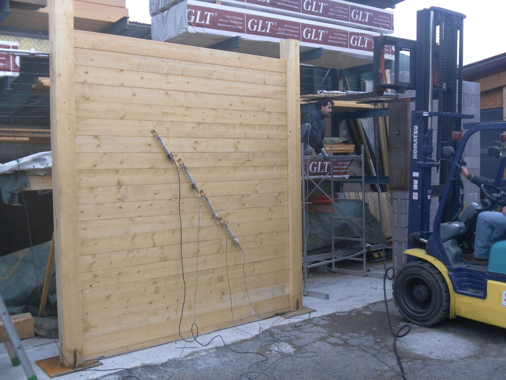 PROVE  DI CARICO ORIZZ. SU PANNELLI DI PARETE IN LEGNO